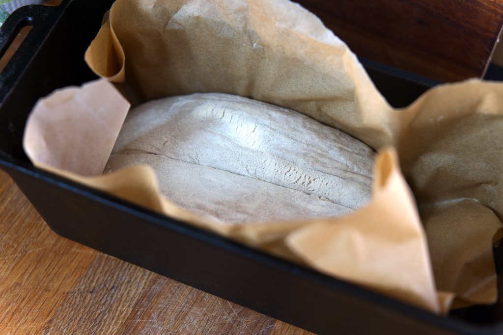 Pain au levain dans moule